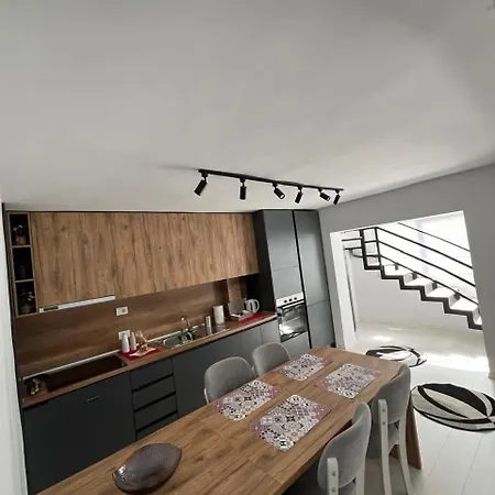 Gold Penthouse * Τίρανα